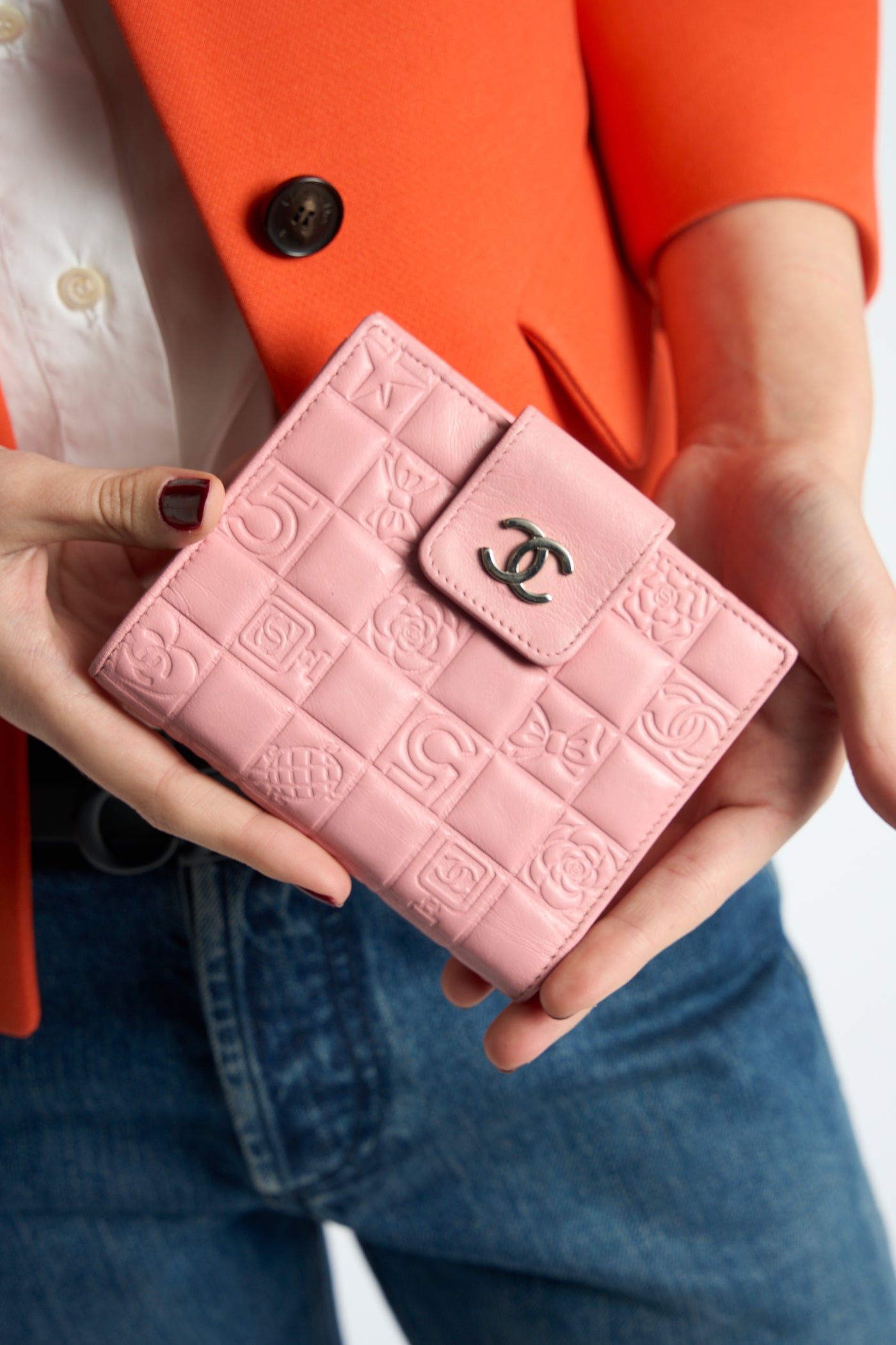 CHANEL icon compact wallet Sakura pink with silver cc