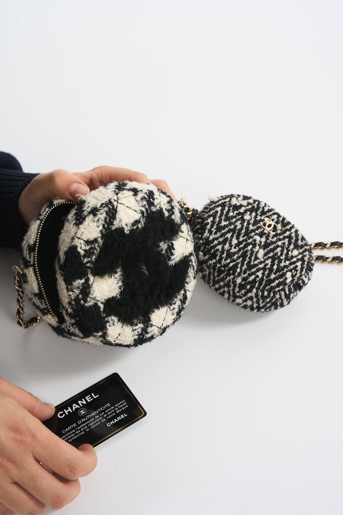 CHANEL tweed and shearling 19 round chain bag with coin purse