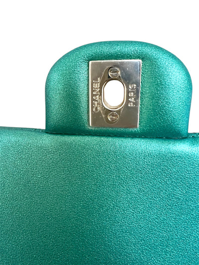 CHANEL 22A mini rectangle emerald green iridescent handbag full set