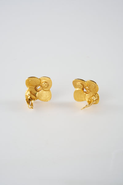 CHANEL vintage 1996 A gold plated clip on earrings