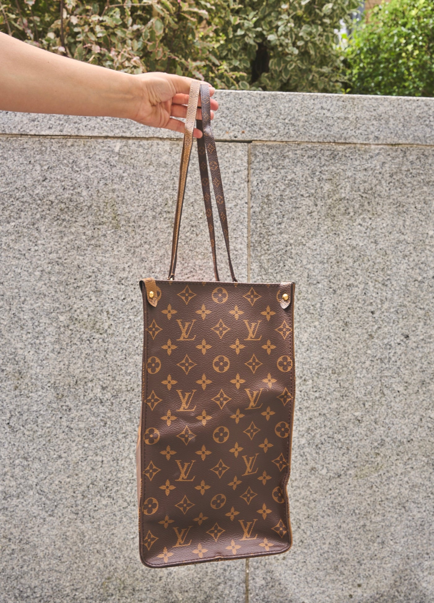 LOUIS VUITTON OnTheGo monogram GM handbag