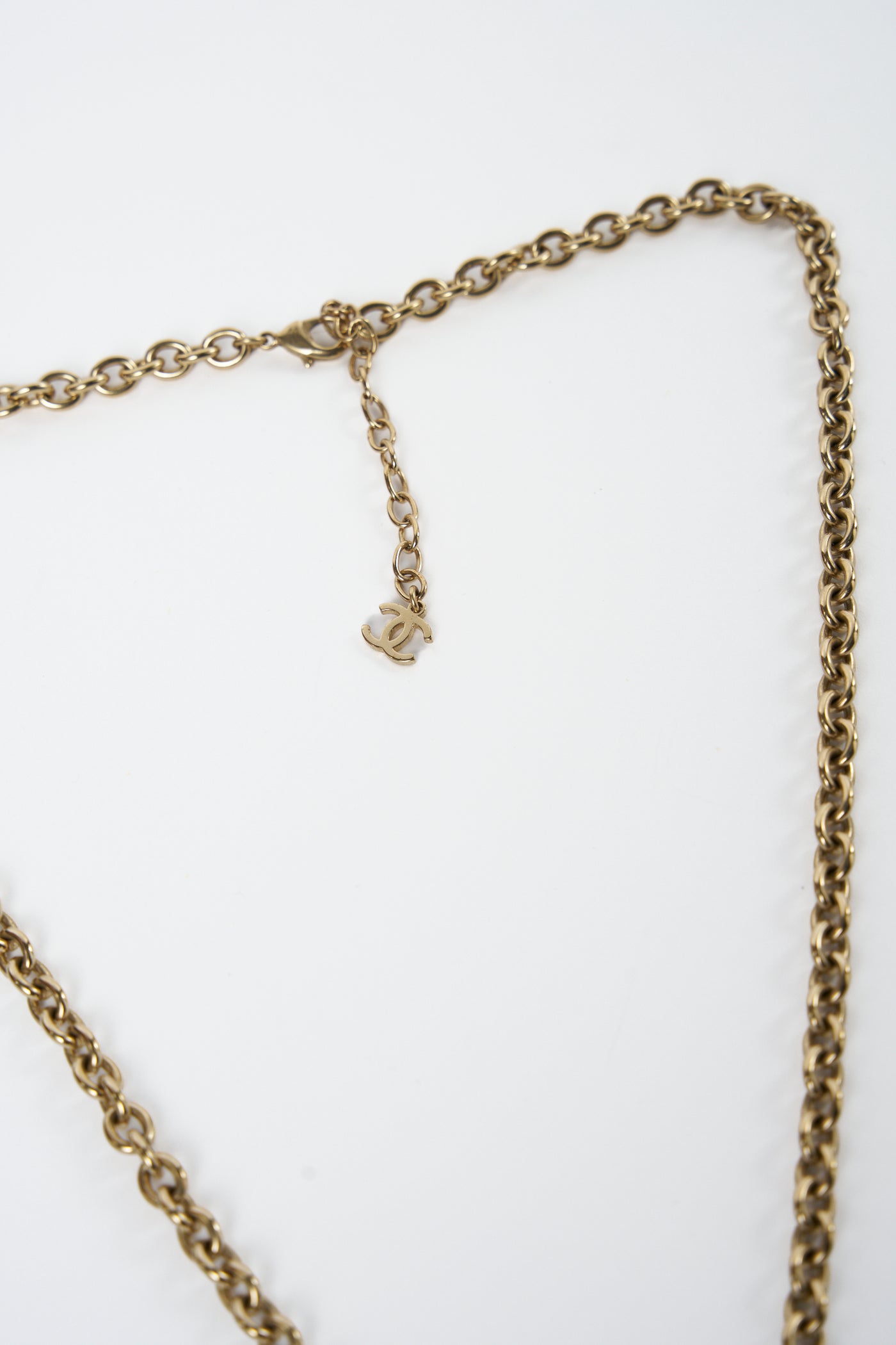 CHANEL 2022 long "CC" gold chain necklace