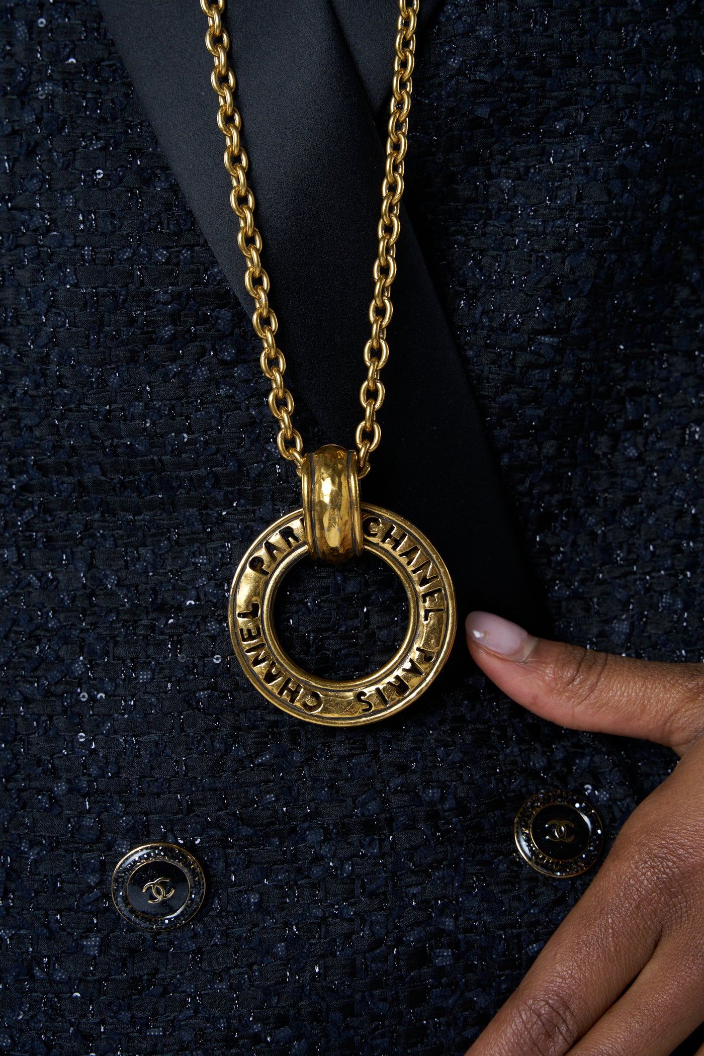 CHANEL 1980's vintage gold door knocker necklace