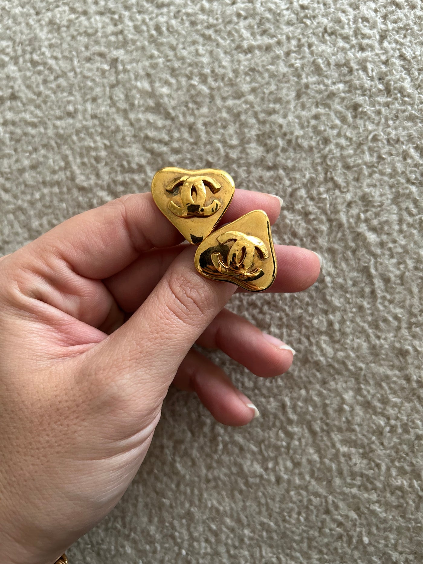 CHANEL Heart Gold clip on vintage spring 1993