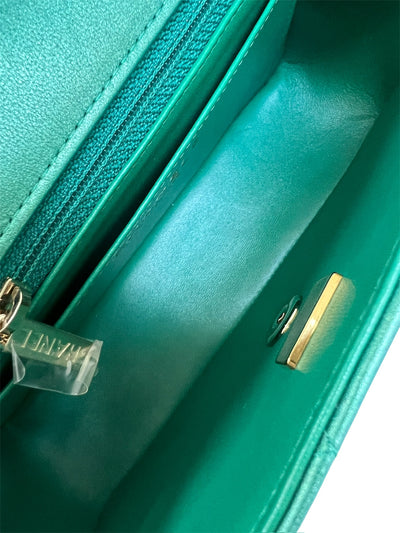 CHANEL 22A mini rectangle emerald green iridescent handbag full set