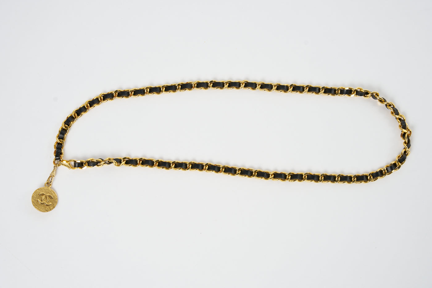 CHANEL 1980's intertwined chain belt/necklace medallion