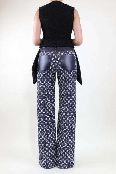 LOUIS VUITTON FW22 Boucle vest with sweeping panel and faux pearls buttons size 38