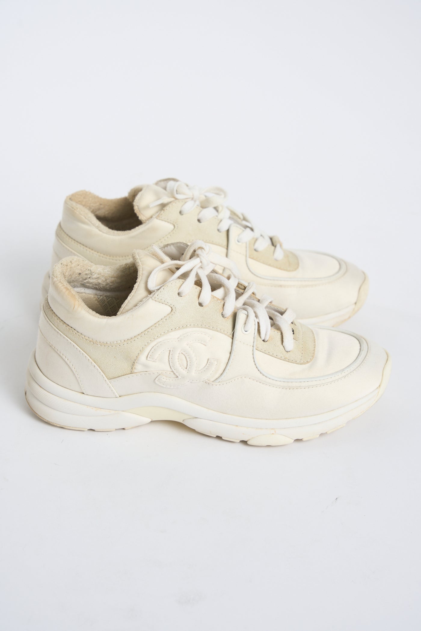 CHANEL white cc trainers size 39 with box