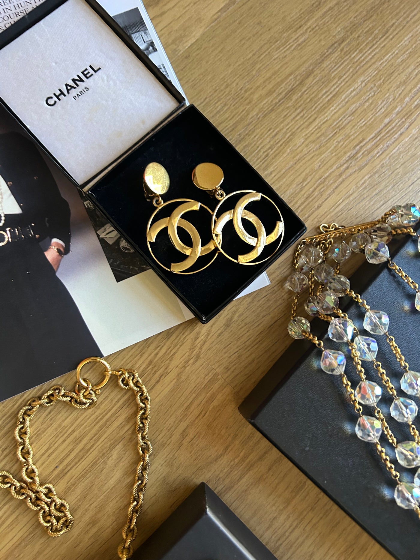 Chanel loop earrings 1980’s with box