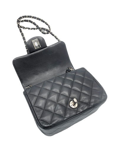 CHANEL Mini Square quilted lambskin with silver hardware hanbdag