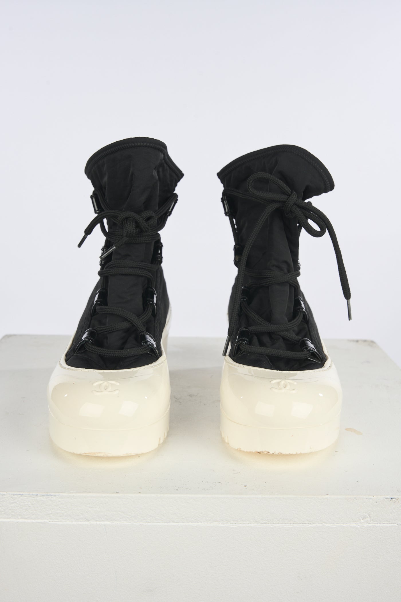 CHANEL 2019 collection après ski boots size 38