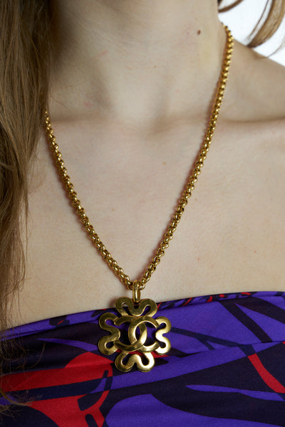 CHANEL vintage 1995 gold CC pendant necklace