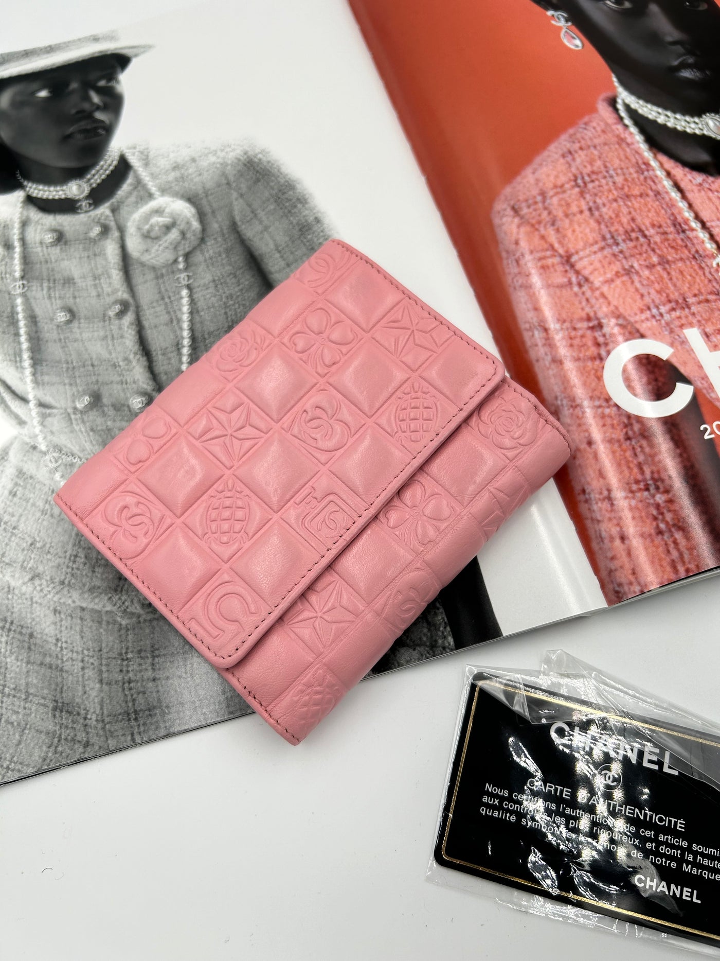 CHANEL icon compact wallet Sakura pink with silver cc