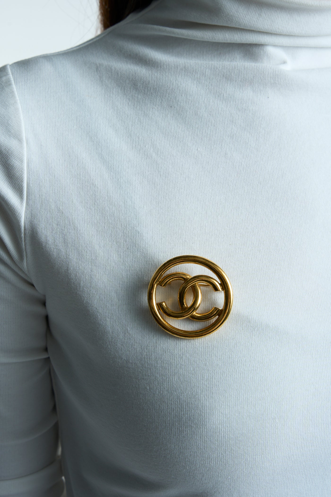 CHANEL 1993 CC circle 24ct gold brooch