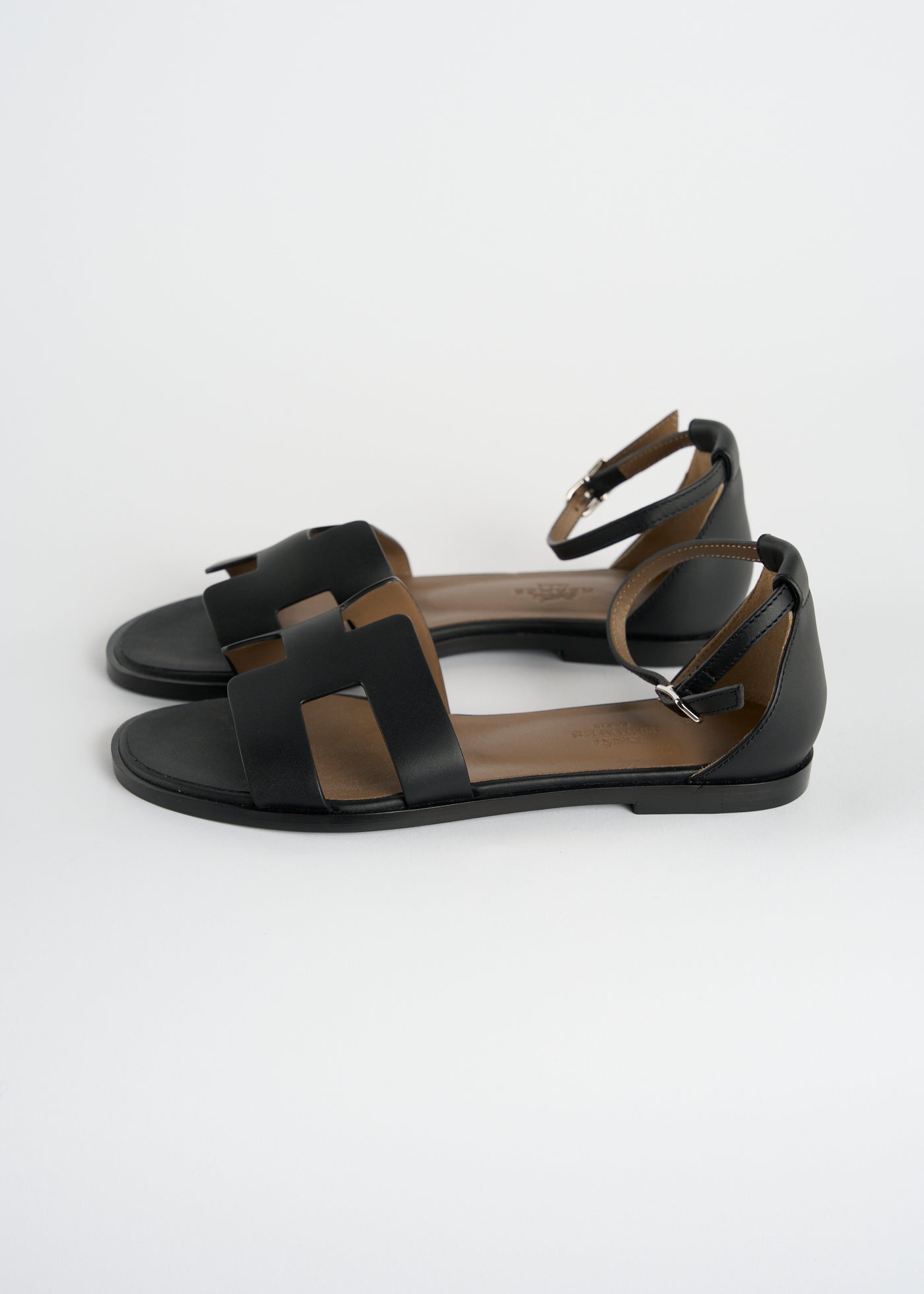 HERMES Santorini black leather sandals