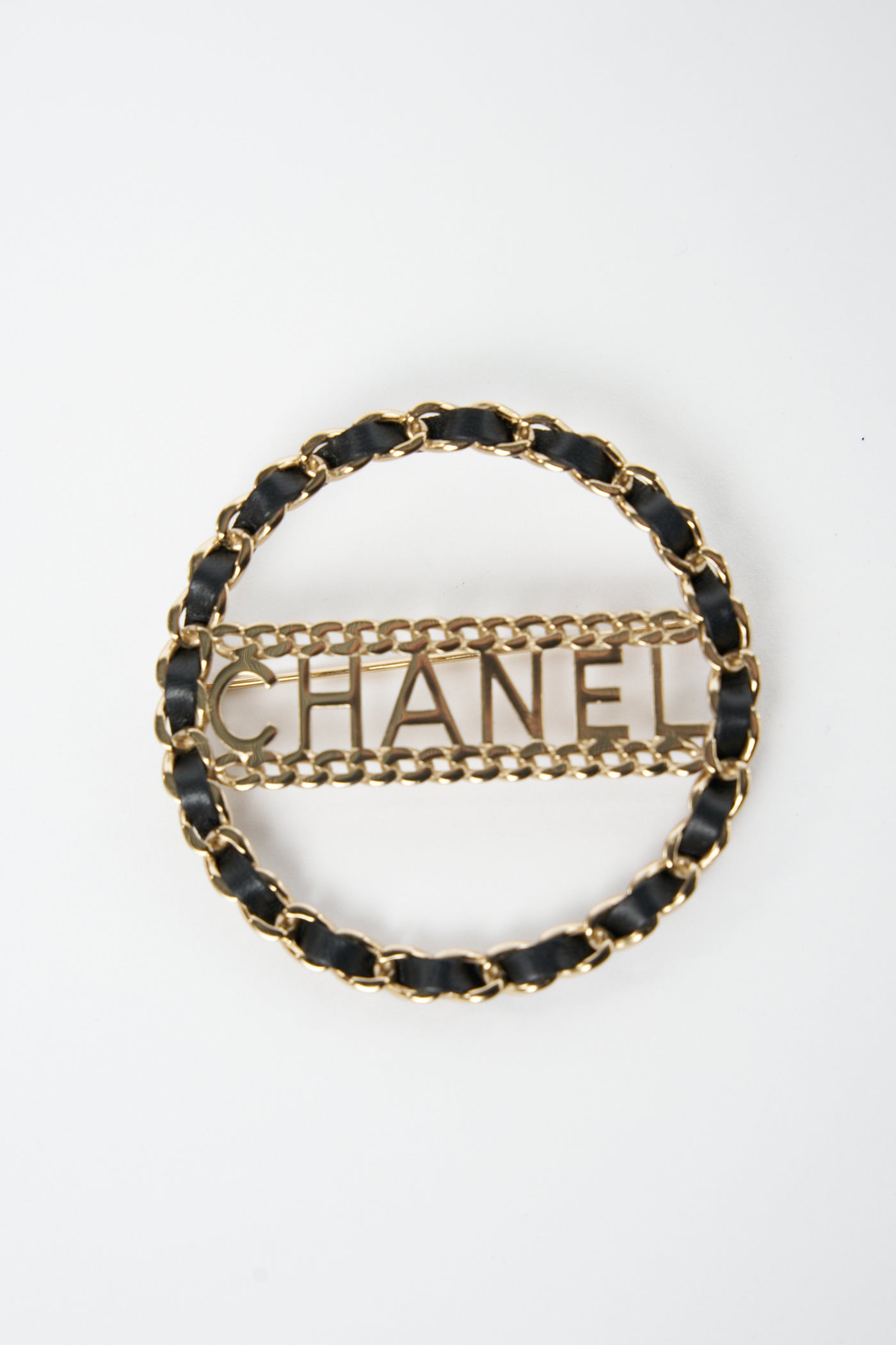 CHANEL gold chain intertwined brooch 2018