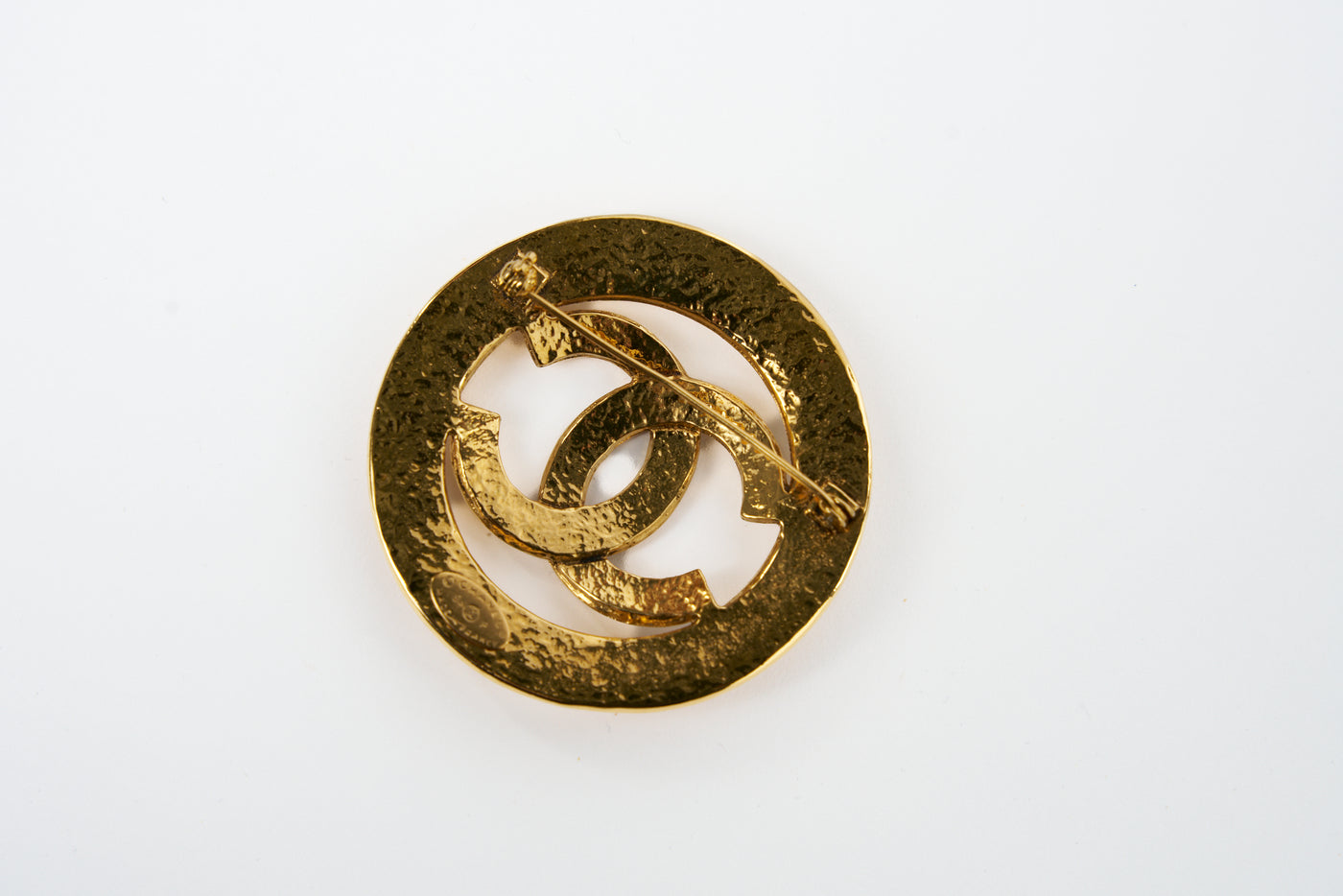 CHANEL 1994 vintage gold plated CC cut out brooch