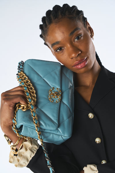 CHANEL small 19 blue handbag pristine full set
