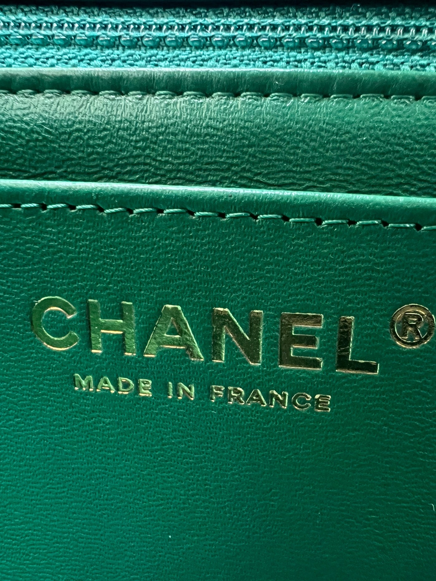 CHANEL 22A mini rectangle emerald green iridescent handbag full set
