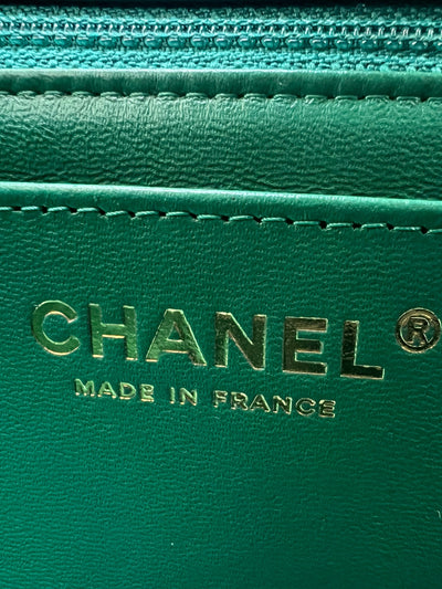 CHANEL 22A mini rectangle emerald green iridescent handbag full set