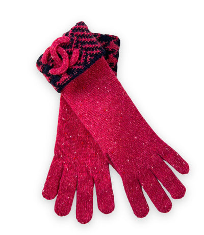 CHANEL cashmere set hat and gloves