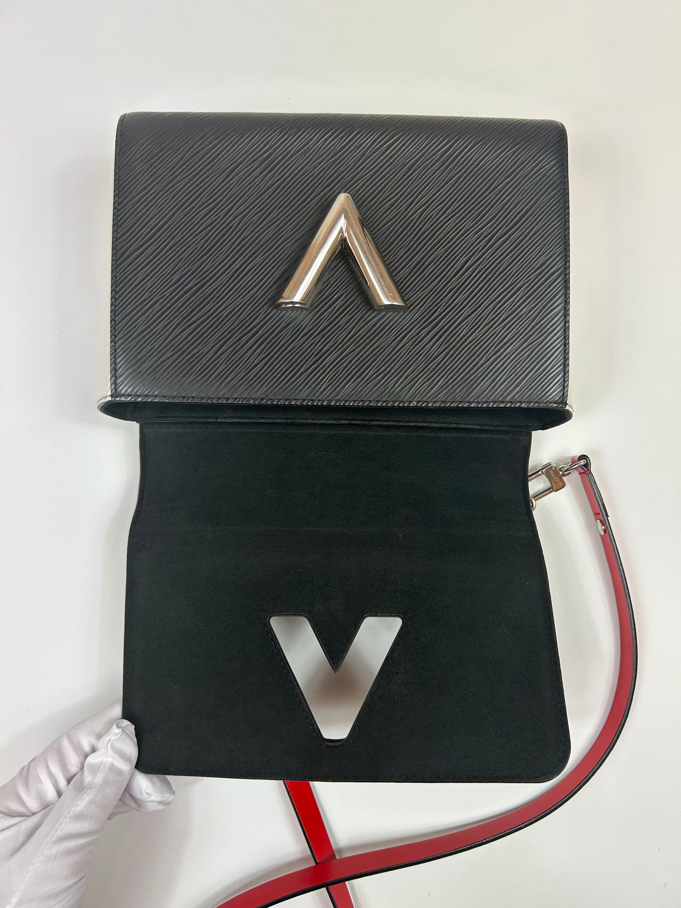 LOUIS VUITTON Twist MM Love Lock Charm Limited Edition Epi leather Black White Red - Full set ( Box, dust bag, receipt)