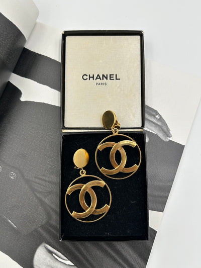 CHANEL rare 1980's gold "CC" loop earrings