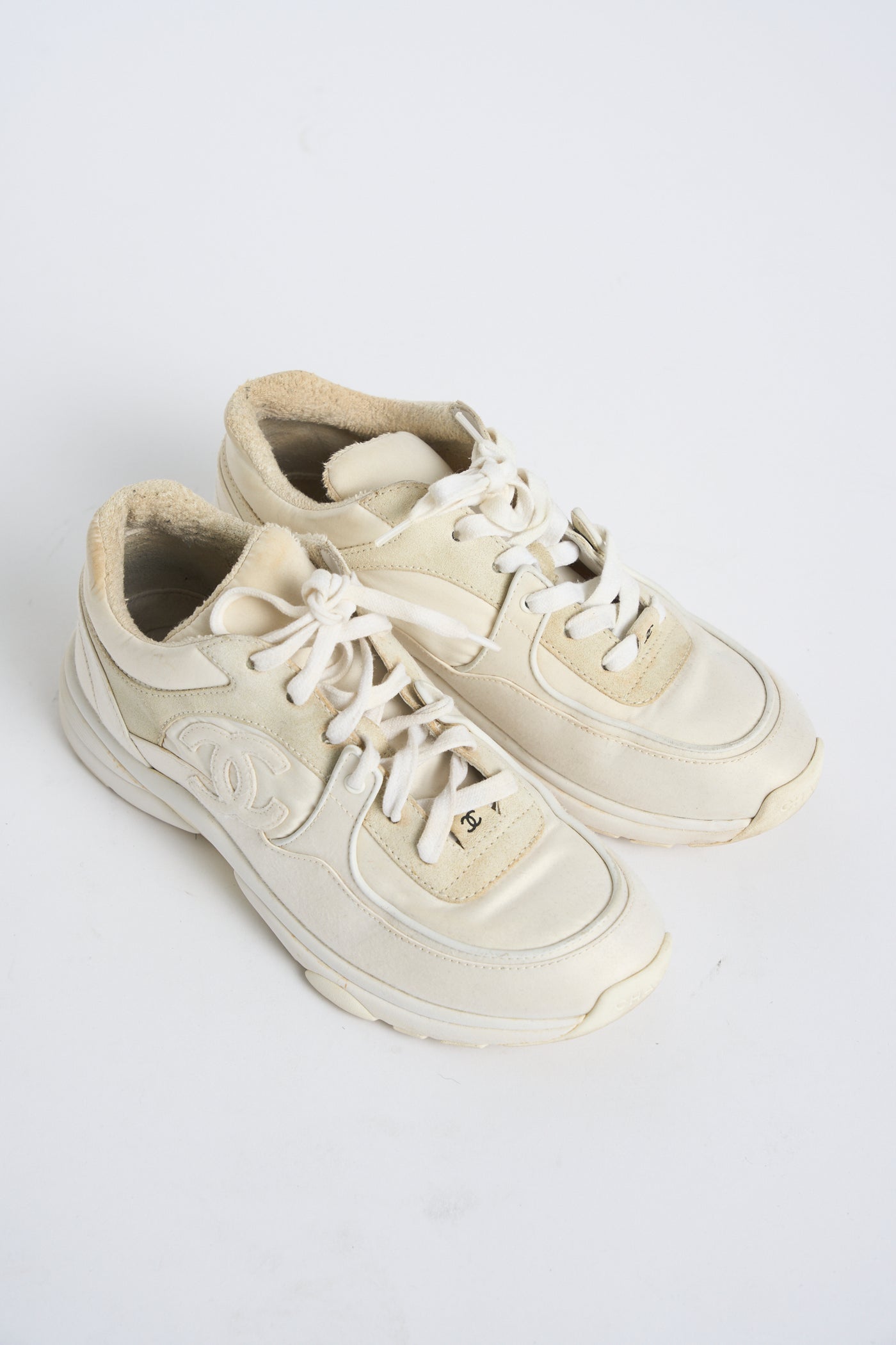 CHANEL white cc trainers size 39 with box