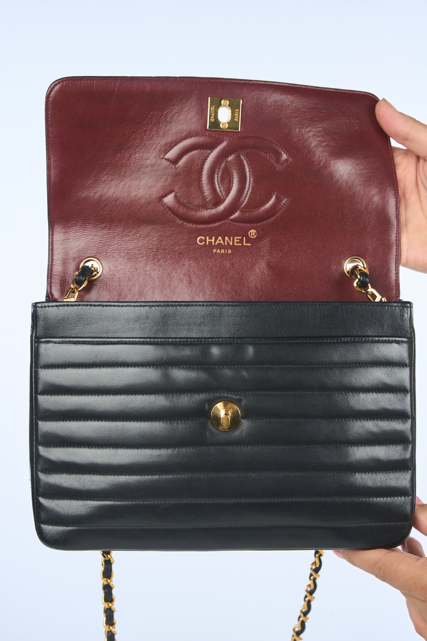 CHANEL vintage 1989-1991 vertical line leather handbag with 24 carats gold hardware