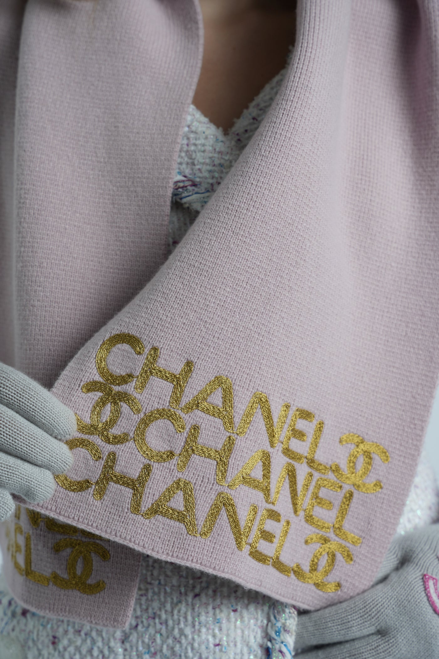 CHANEL Cashmere & Wool light pink scarf