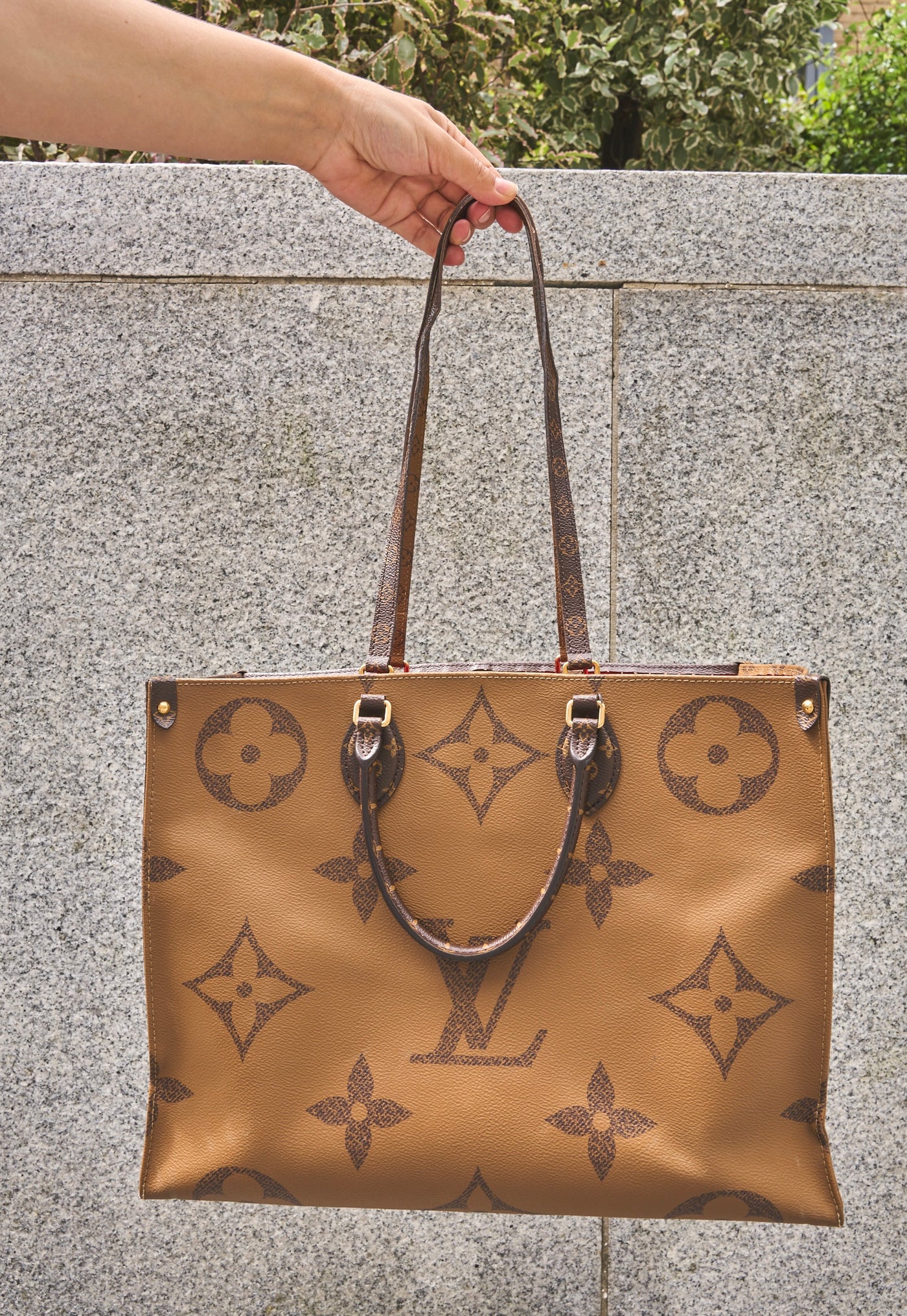 LOUIS VUITTON OnTheGo monogram GM handbag