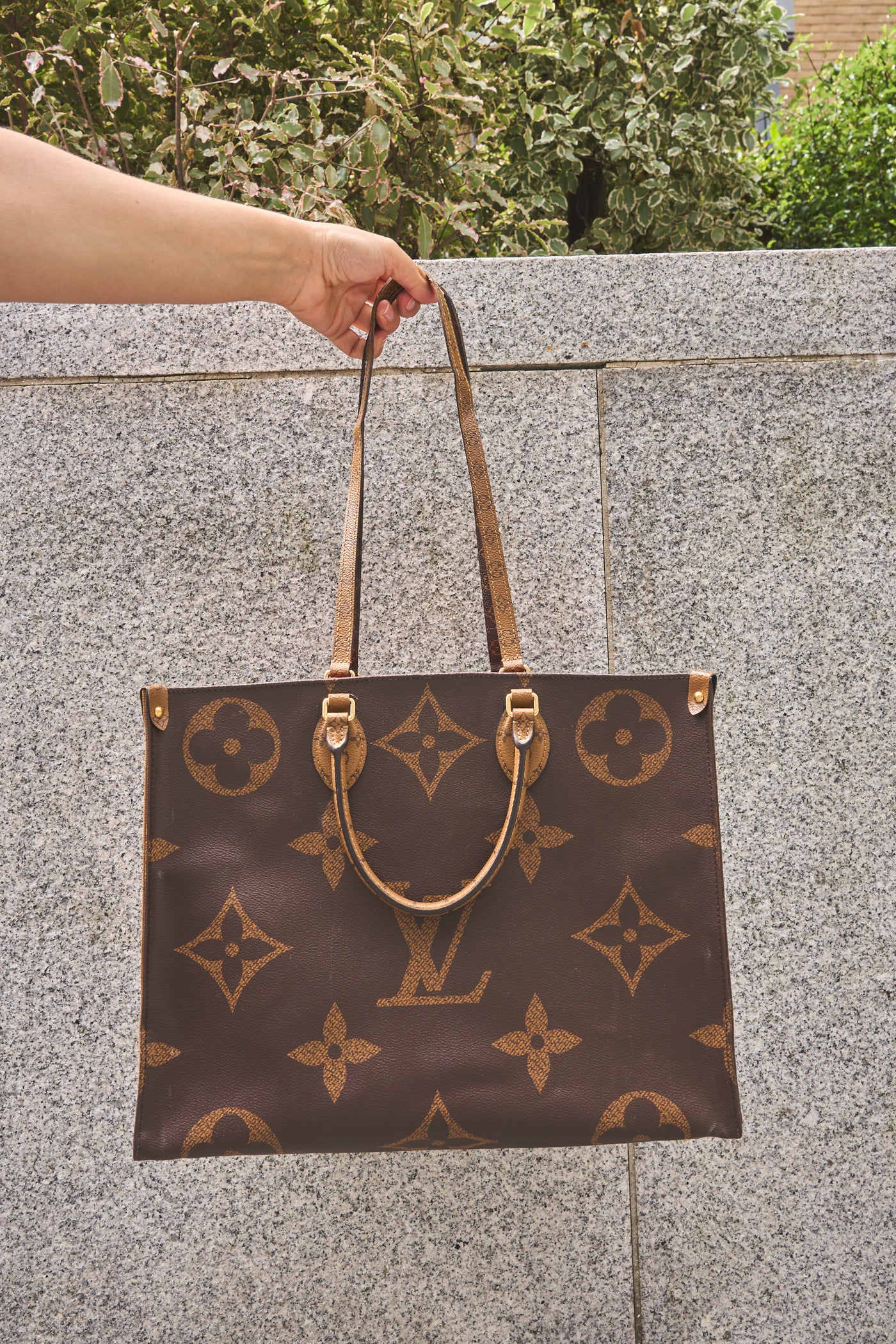 LOUIS VUITTON OnTheGo monogram GM handbag