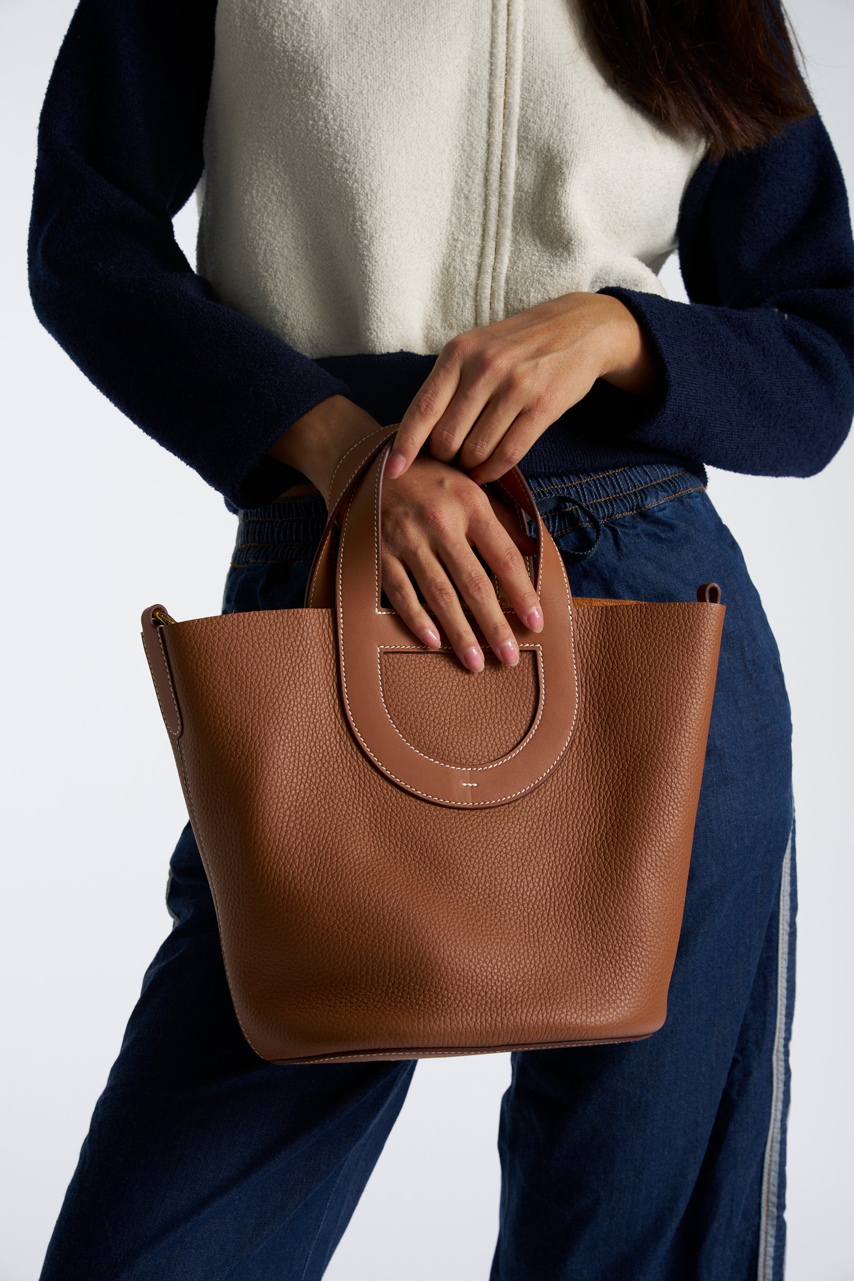 HERMES In The Loop 23 Clemence Leather Fauve Handbag - Current RRP £38 ...