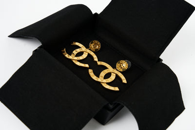 CHANEL 2021 buttons gold CC earrings with box