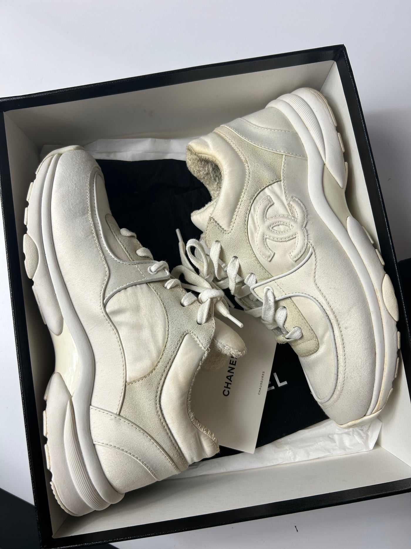 CHANEL white cc trainers size 39 with box