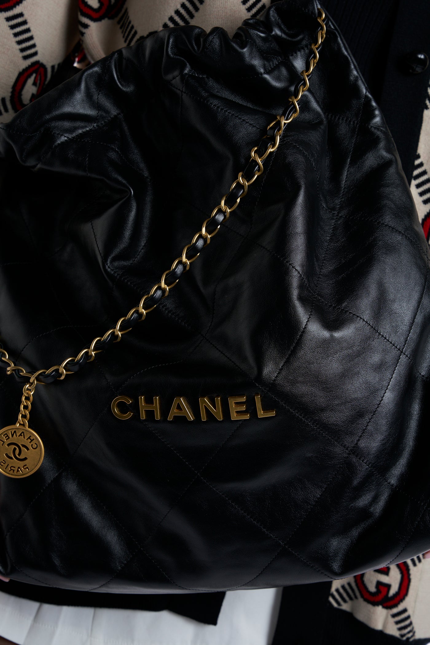 CHANEL 22 black leather handbag with gold hardware never worn