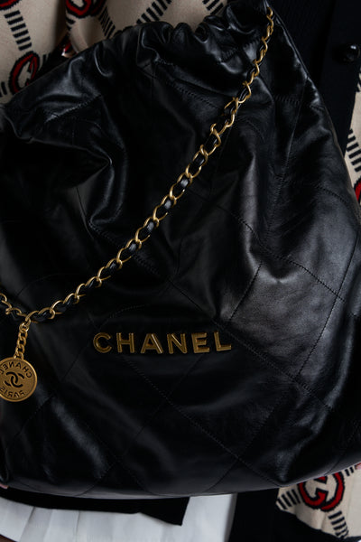 CHANEL 22 black leather handbag with gold hardware never worn