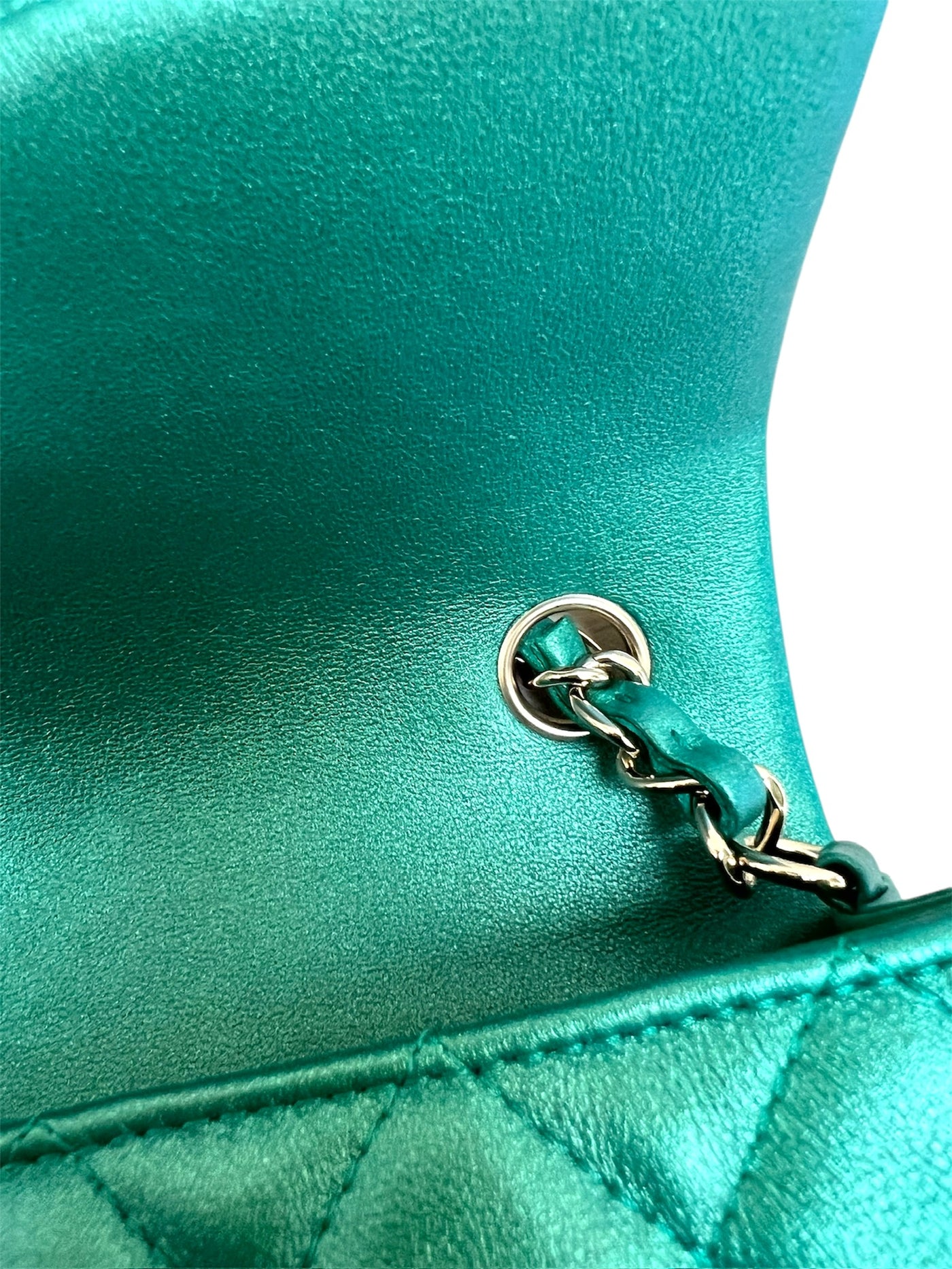 CHANEL 22A mini rectangle emerald green iridescent handbag full set