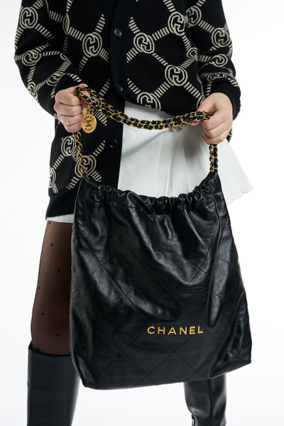 CHANEL 22 black leather handbag with gold hardware never worn