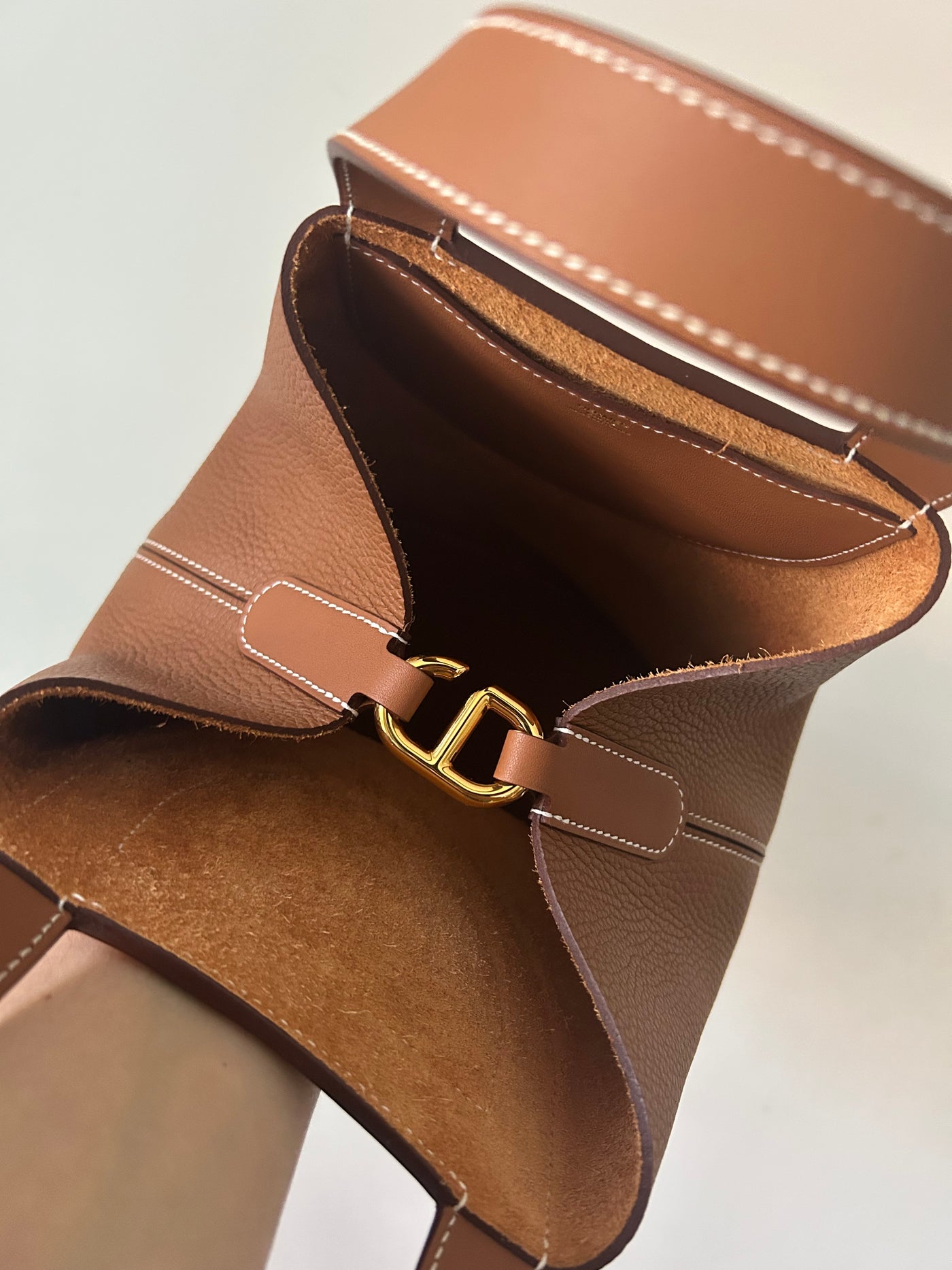 HERMES in the loop 23 clemence leather fauve handbag