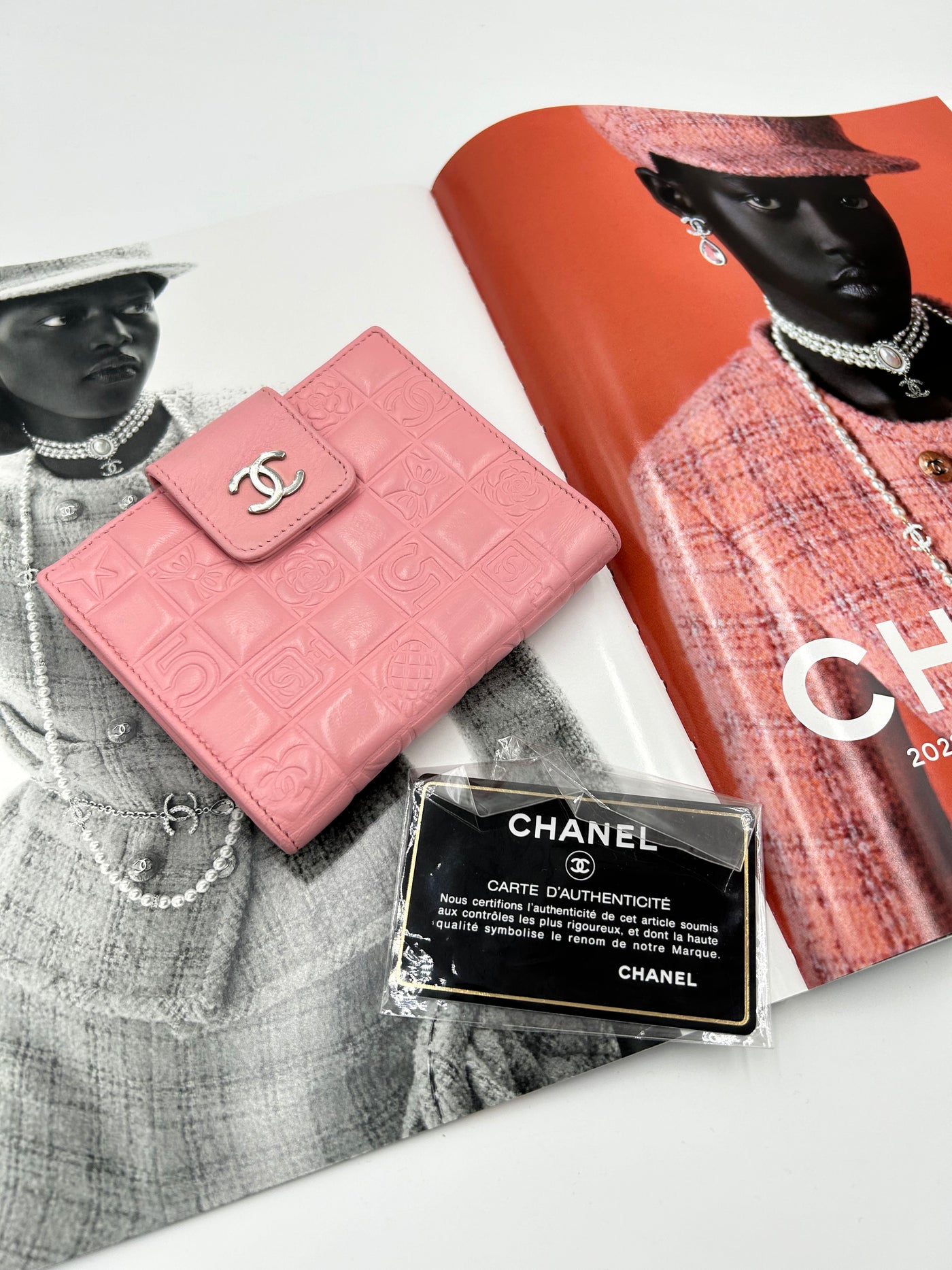 CHANEL icon compact wallet Sakura pink with silver cc