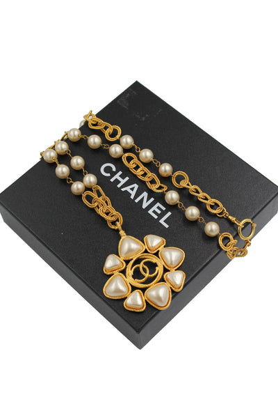 CHANEL collection 28 (1993) vintage gold chain with pearls