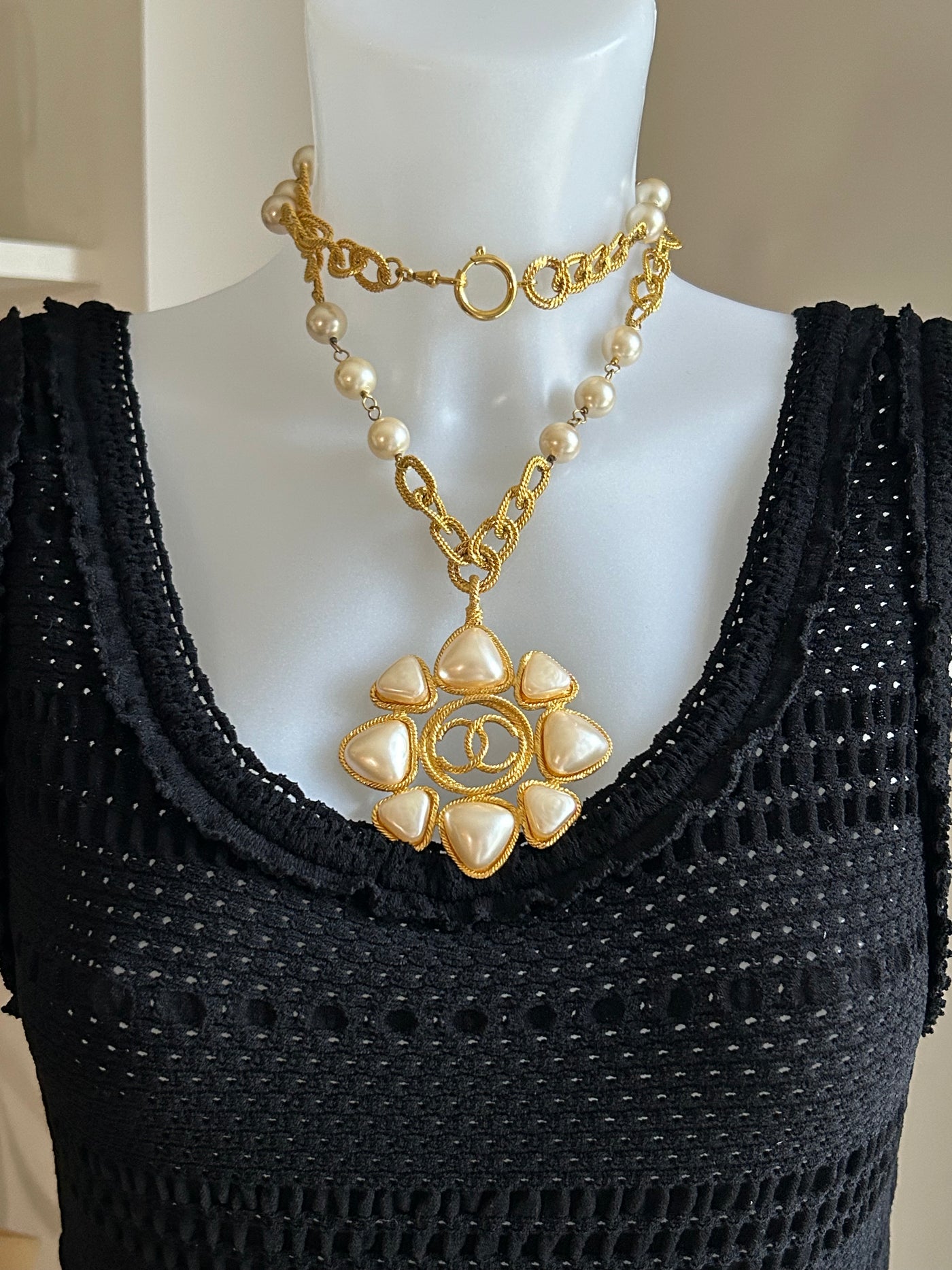 CHANEL collection 28 (1993) vintage gold chain with pearls