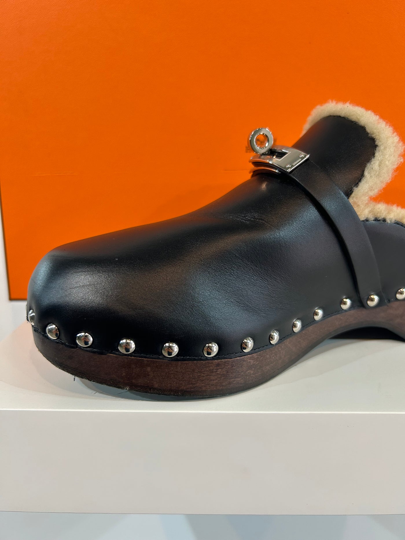 HERMES Carlotta shearling clogs palladium plated Kelly turnlock size 39 with box
