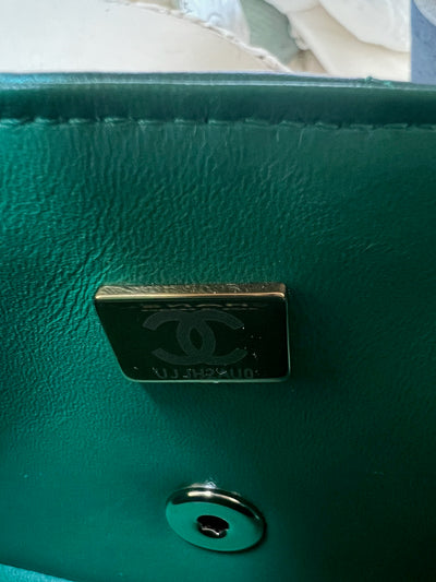 CHANEL 22A mini rectangle emerald green iridescent handbag full set