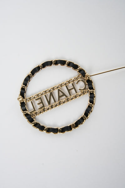 CHANEL gold chain intertwined brooch 2018