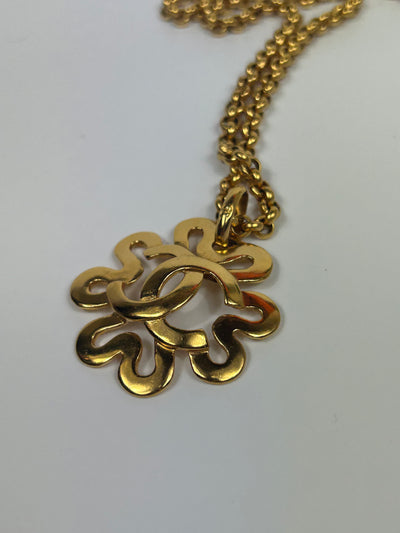 CHANEL vintage 1995 gold CC pendant necklace