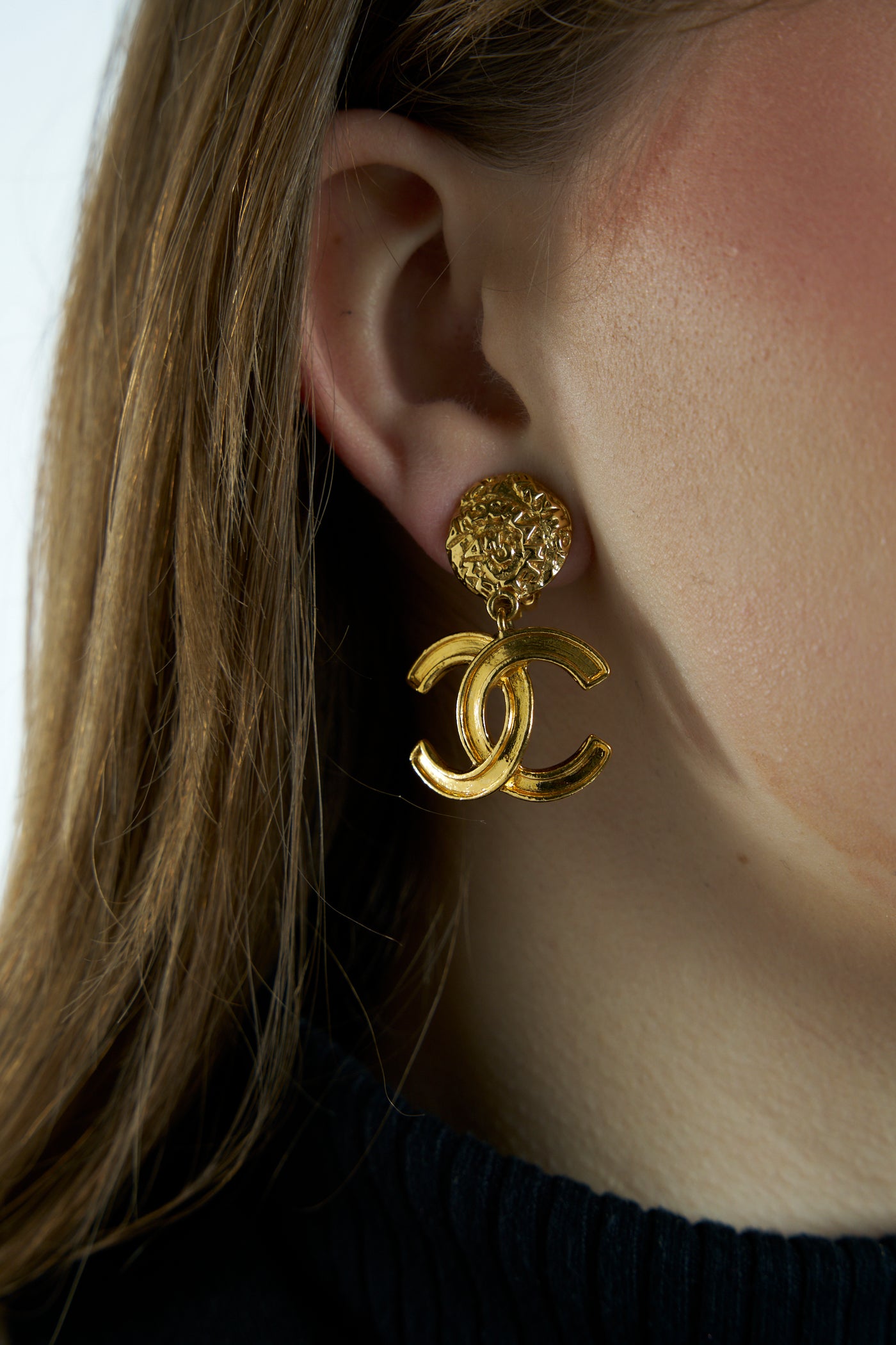 CHANEL vintage 1995 collectible 24 ct gold CC earrings