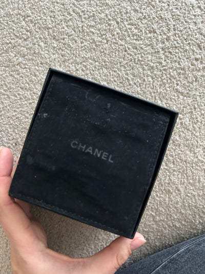 CHANEL Metiers d'Art Pre-Fall 2023 Marble resine CC logo cuff with box