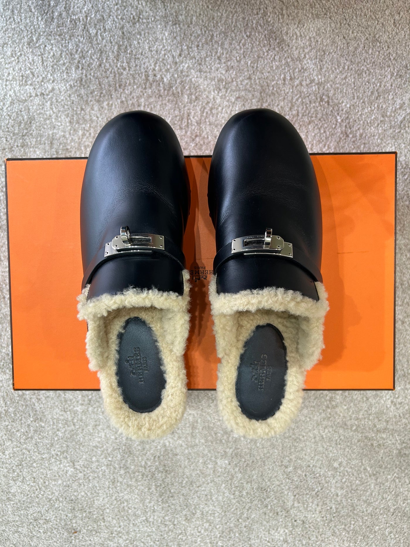 HERMES Carlotta shearling clogs palladium plated Kelly turnlock size 39 with box